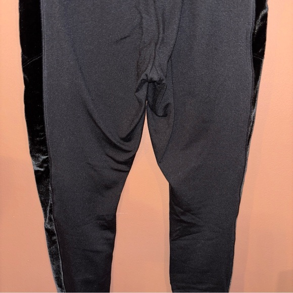 Victoia's Secret PINK,small Black. Leggings With Velour On Sides. EUC - Picture 8 of 9